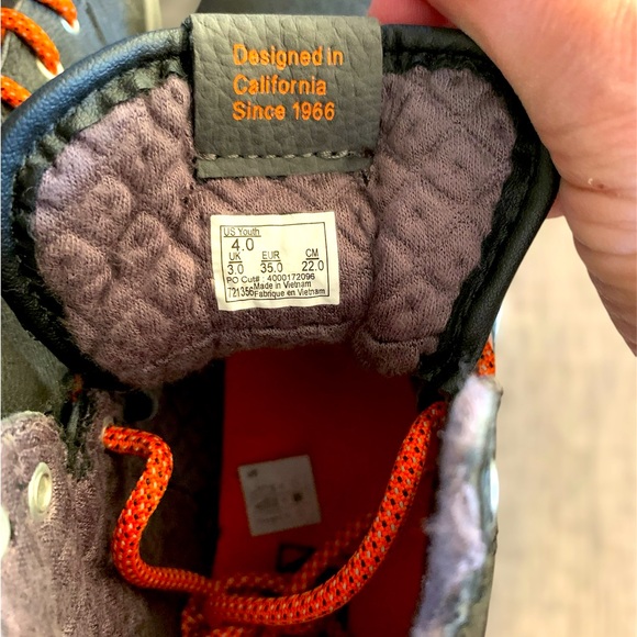 Boys Vans HighTops Size 4 NWOT - Picture 4 of 6